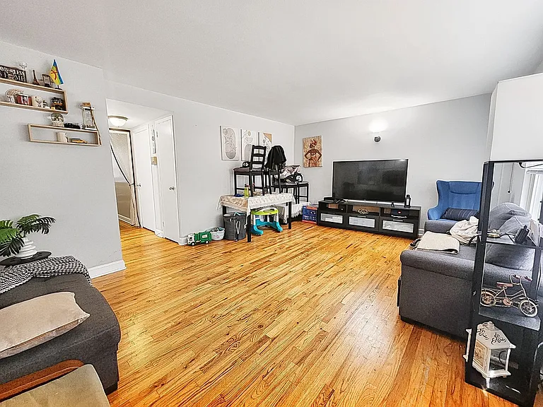2104-24 W. Foster Ave — Photo 11