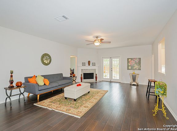 5th image of 15703 Knollpine