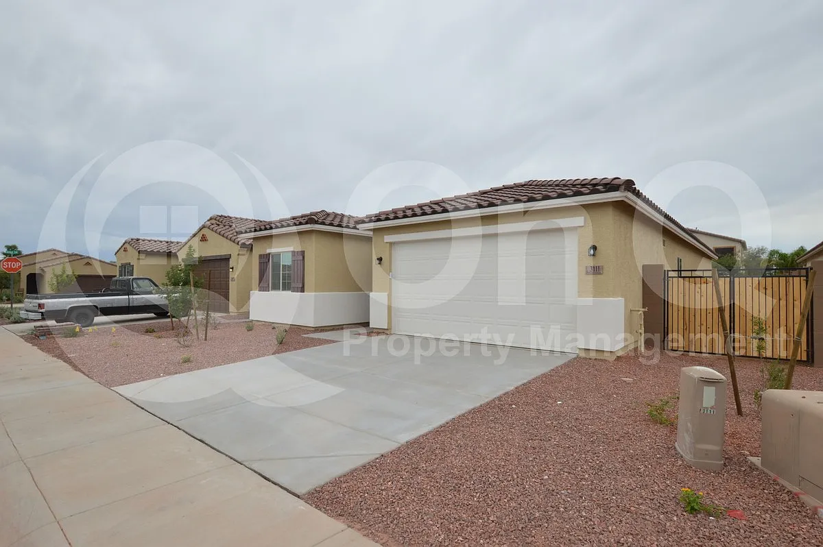 4 bed, 2.0 bath, 1804 sqft, $1,847 — Photo 2