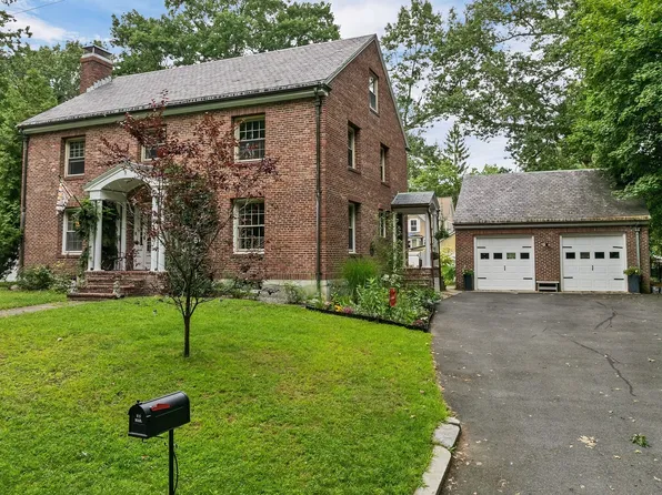 5 Grant St, North Chelmsford, MA 01863