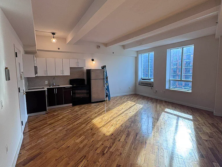 29-28 41st Ave #810 — Photo 2