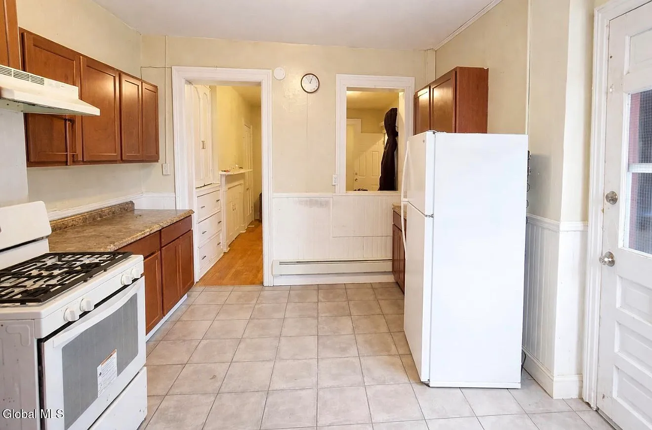2 bed, 1100 sqft, $1,700 — Photo 2