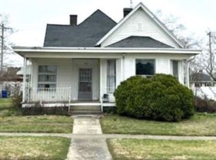 105 5th St, Carmi, IL 62821