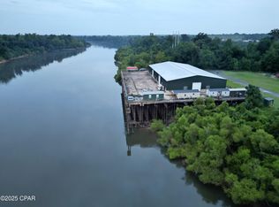 8599 Gadsden Trl, Sneads, FL 32460