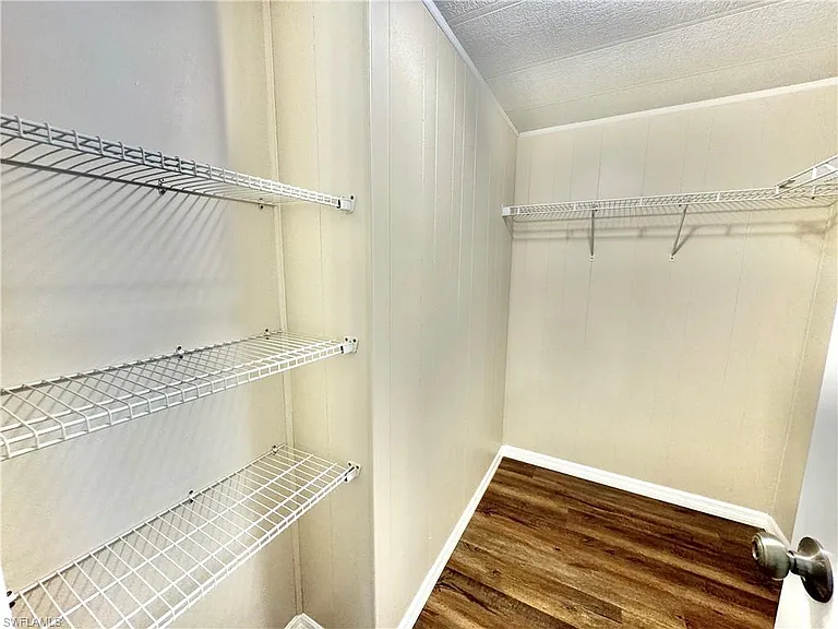 1252 Henderson Creek Dr — Photo 17