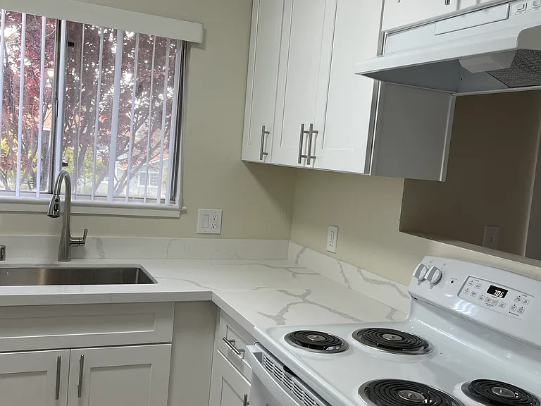 607 Timberpine Ave #4 — Photo 2