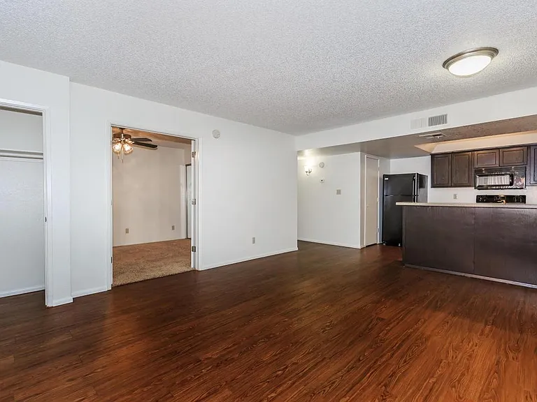 Rio Cancion Apartments — Photo 42