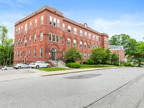 63 Illinois St APT 105, Worcester, MA 01610