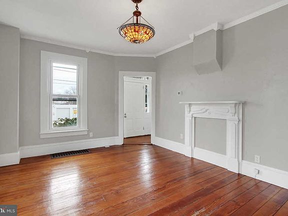 5th image of 10 N Hill St