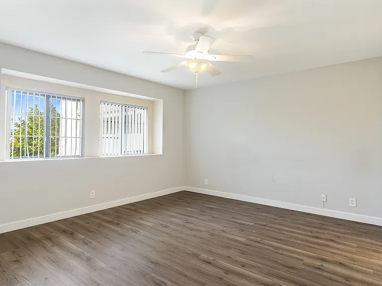 10140 Reseda Blvd #2 — Photo 13