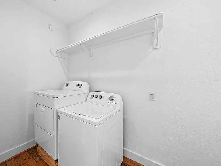 4734 Bell St #B — Photo 8