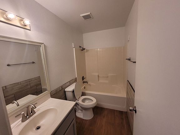 5th image of 530 S Magnolia Ave #7