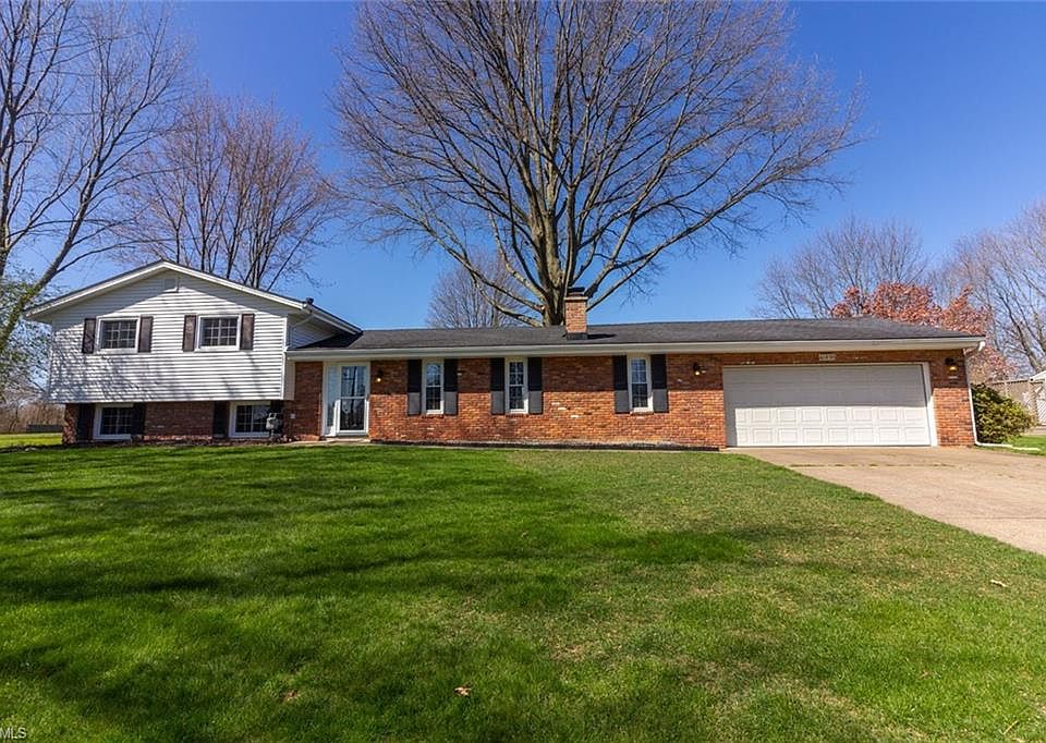 1st image of 42859 Woodhill Dr