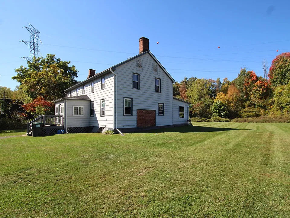 126 Maxwell Ln