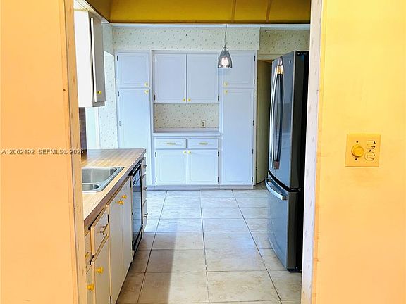 5th image of 8111 NW 92nd Ave