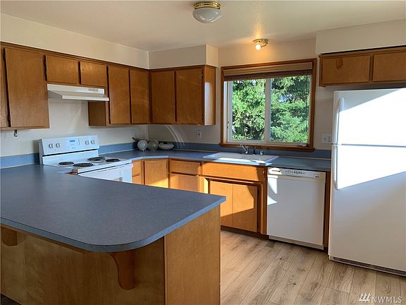 2nd image of 503 Van Trump Ave NW