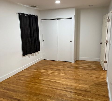 4th image of 32 Cambridge Ave #2B