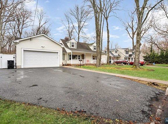 3rd image of 91 Knollwood Dr