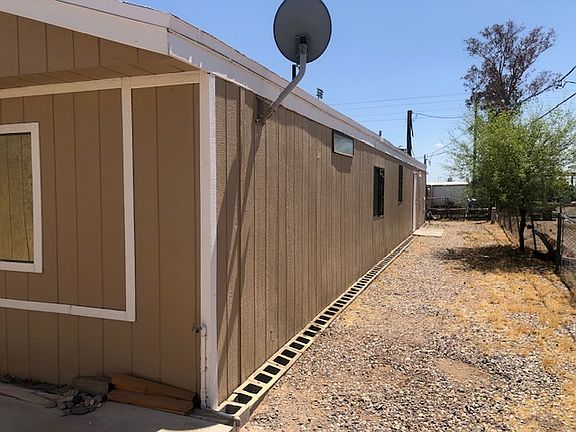 2nd image of 961 Riverview Cv
