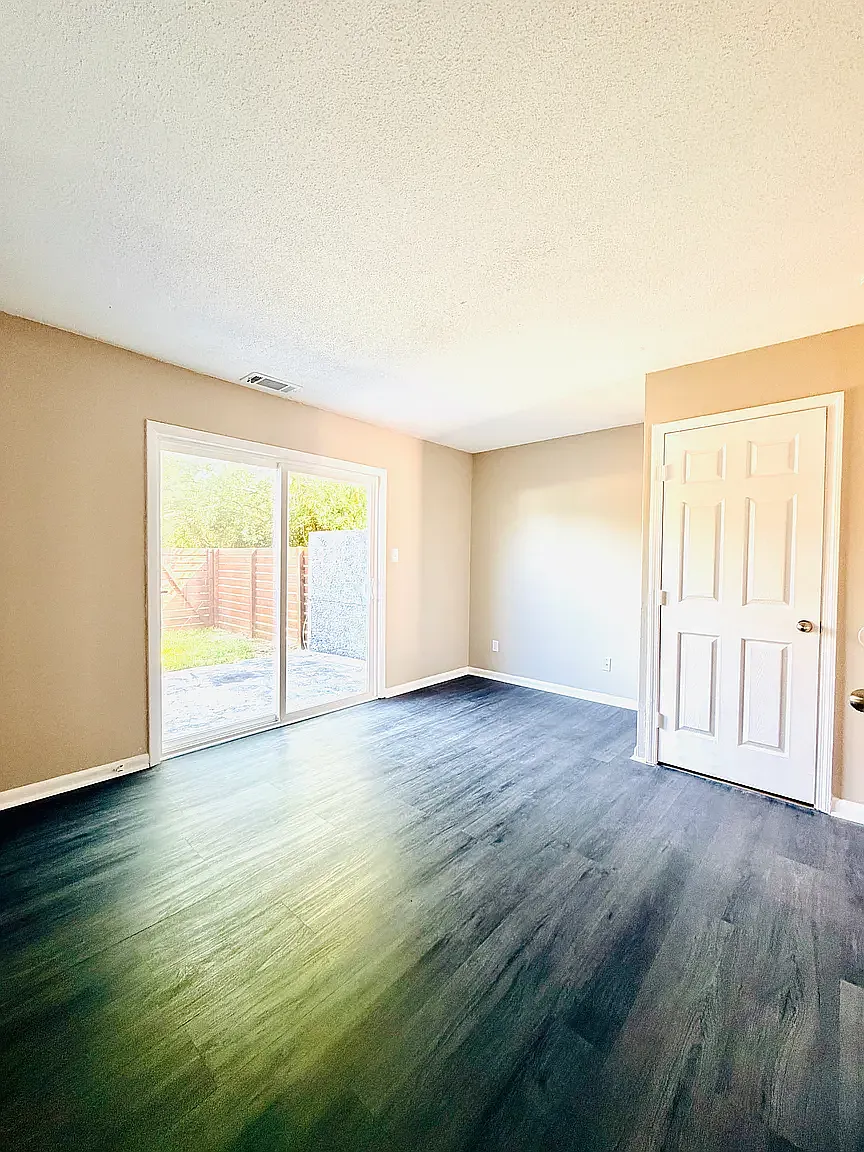 3 bed, 1.5 bath, 1200 sqft, $1,750 — Photo 2