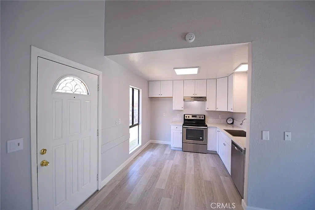3 bed, 2.0 bath, 1250 sqft, $3,800 — Photo 4
