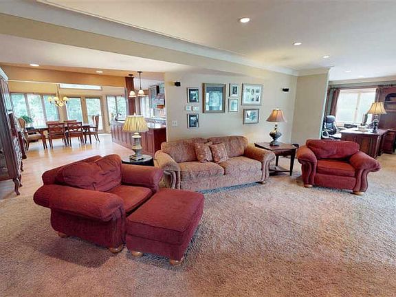 2nd image of 118 E Meldrum Cir