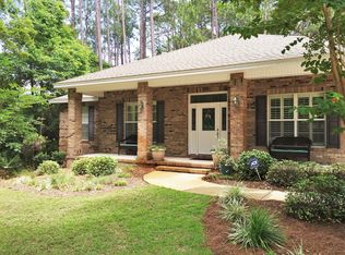 910 Lake Dr, Niceville, FL 32578