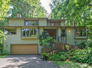 1004 Chatsworth Pl, Shoreview, MN 55126