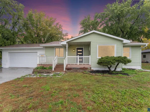 108 W Alton Ave, Flandreau, SD 57028