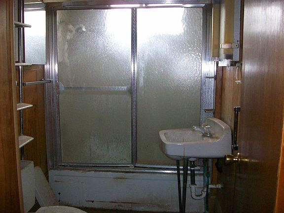 5th image of 210 W Pine Ave