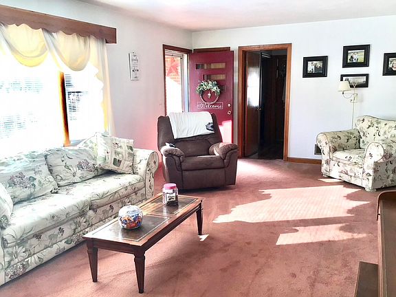 2nd image of 482 Fir Ave