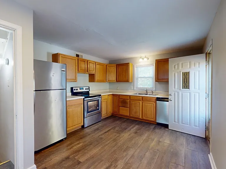 3121 Lincoln Way — Photo 2