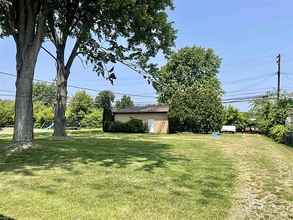 4th image of 18621 Common Rd