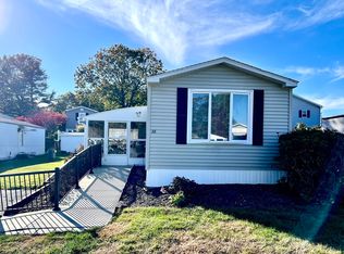 28 1st Ave, Westfield, MA 01085