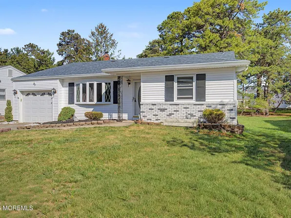 3 Whitaker Drive, Toms River, NJ 08757