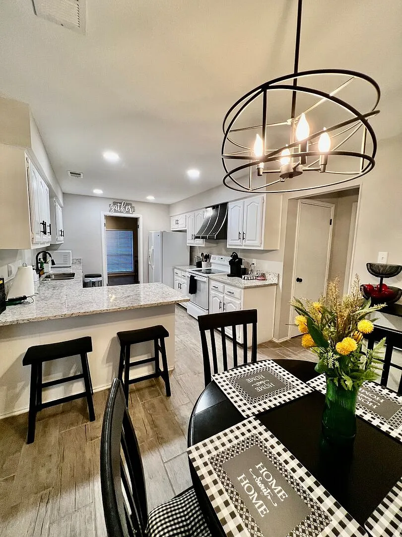 4 bed, $4,995 — Photo 2