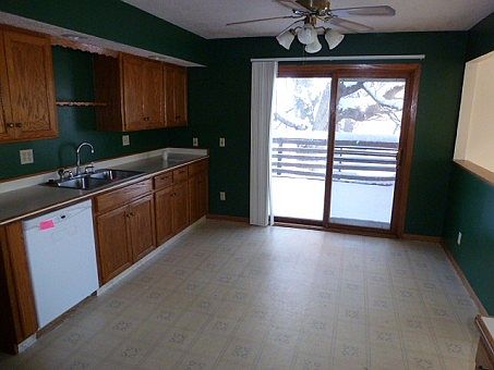 3rd image of 606 E Elm St