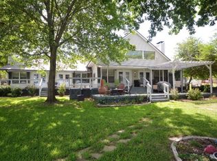 305 Rock And Roll Ln, Mabank, TX 75156