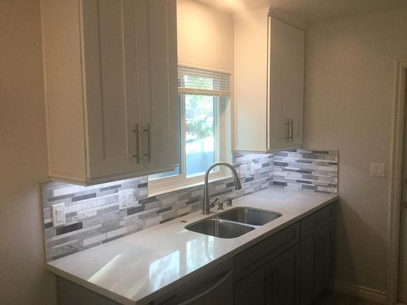3rd image of 3215 Fairesta St