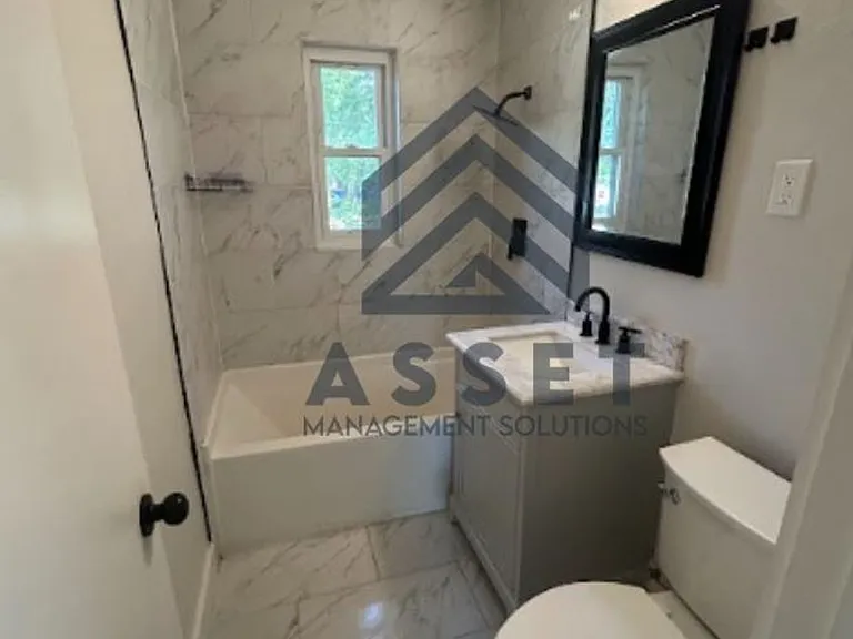 2116 Westchester Dr — Photo 5