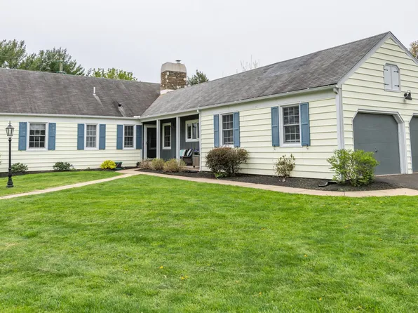 1 Scammell Dr, Morrisville, PA 19067