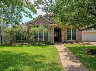 816 Pine Valley Dr, College Station, TX 77845
