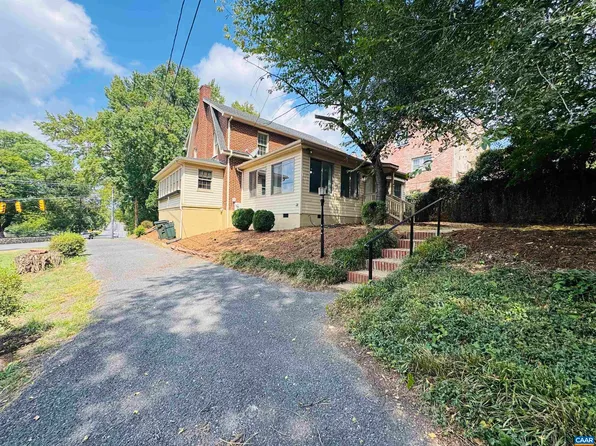 701 Donaghe St, Staunton, VA 24401