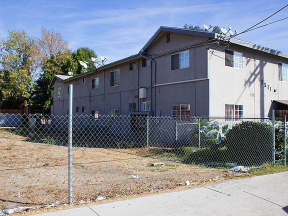 2nd image of 13513 Vanowen St