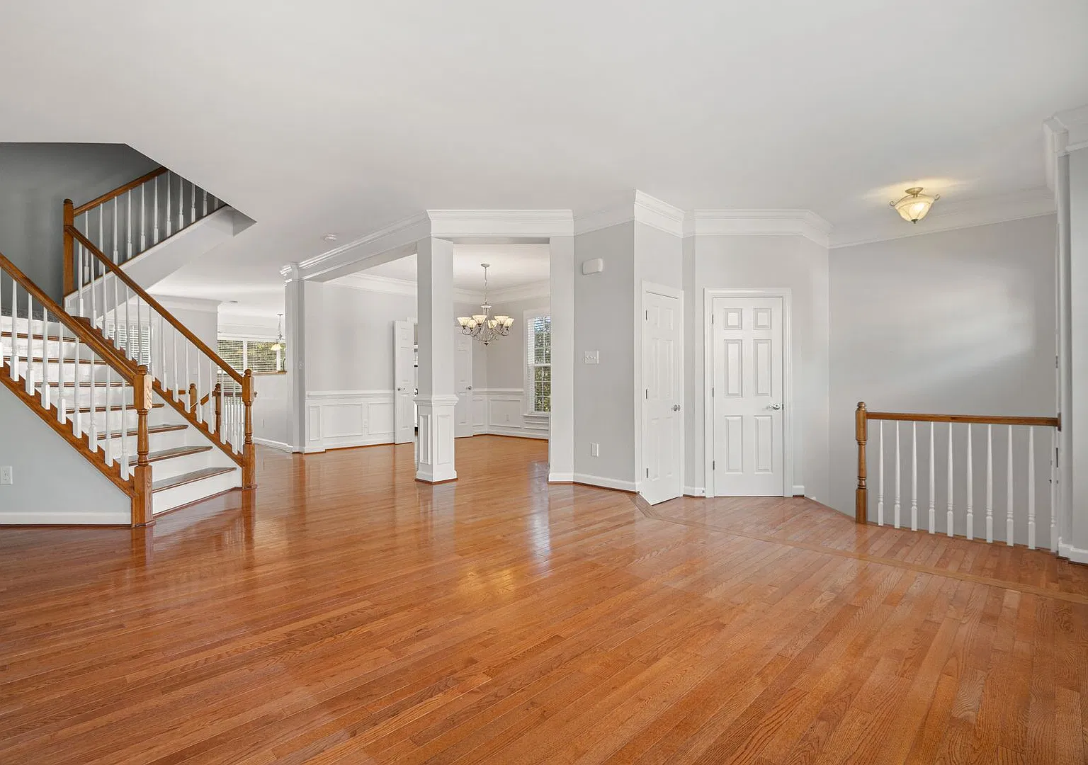 Available Now! Immaculate 3 Bed 3.5 Bath With Large Finished Basement In Prestigious Preston Neig... — Photo 3