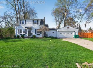33124 Marquette St, Garden City, MI 48135