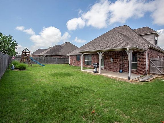 4th image of 3903 SW Staverton Dr