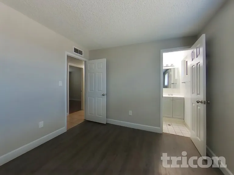 2932 W Caribbean Ln — Photo 10