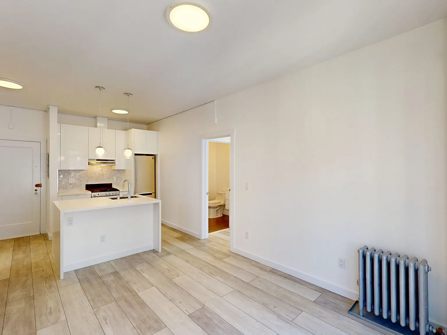 Spacious 2BR/2BA Near Alamo Square | In-Unit Laundry | Pet Friendly — Photo 3