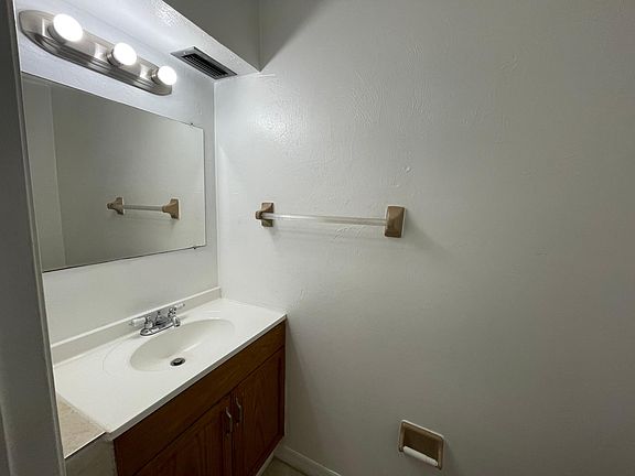 4th image of 238 Orchard St APT 2
